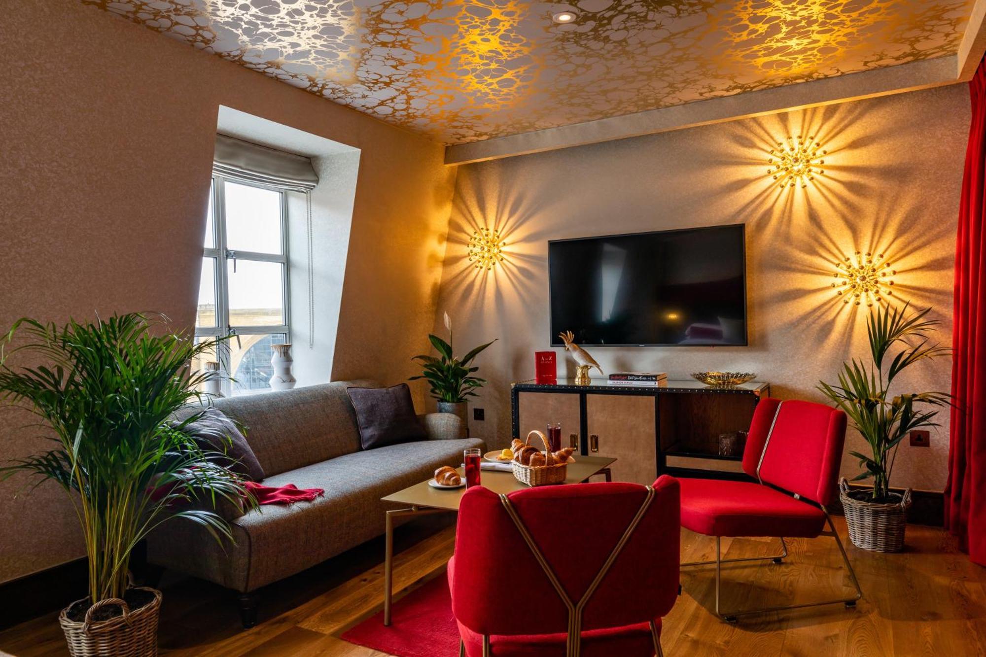 Pop Diva Suites