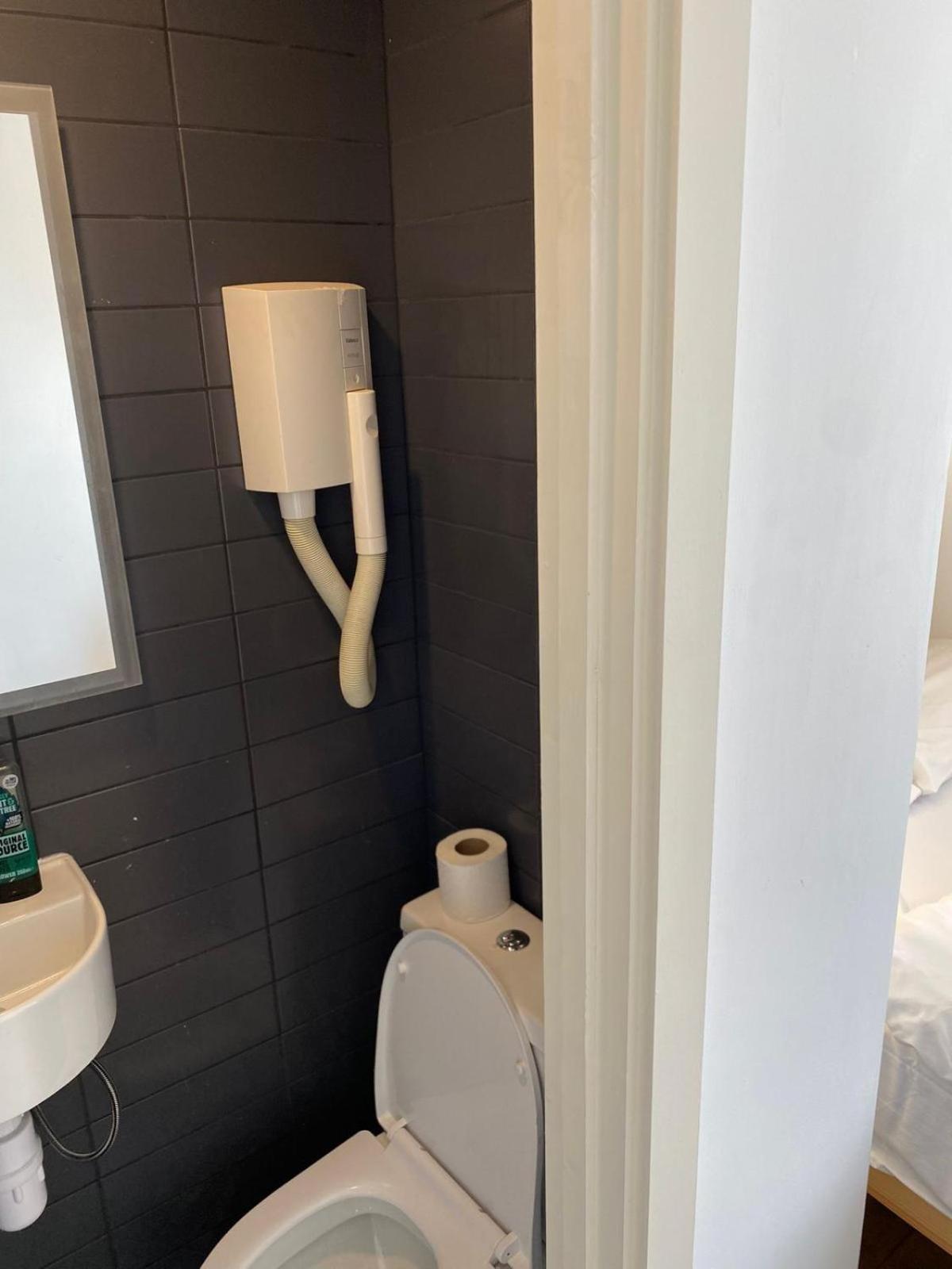 En Suite Single Room without window
