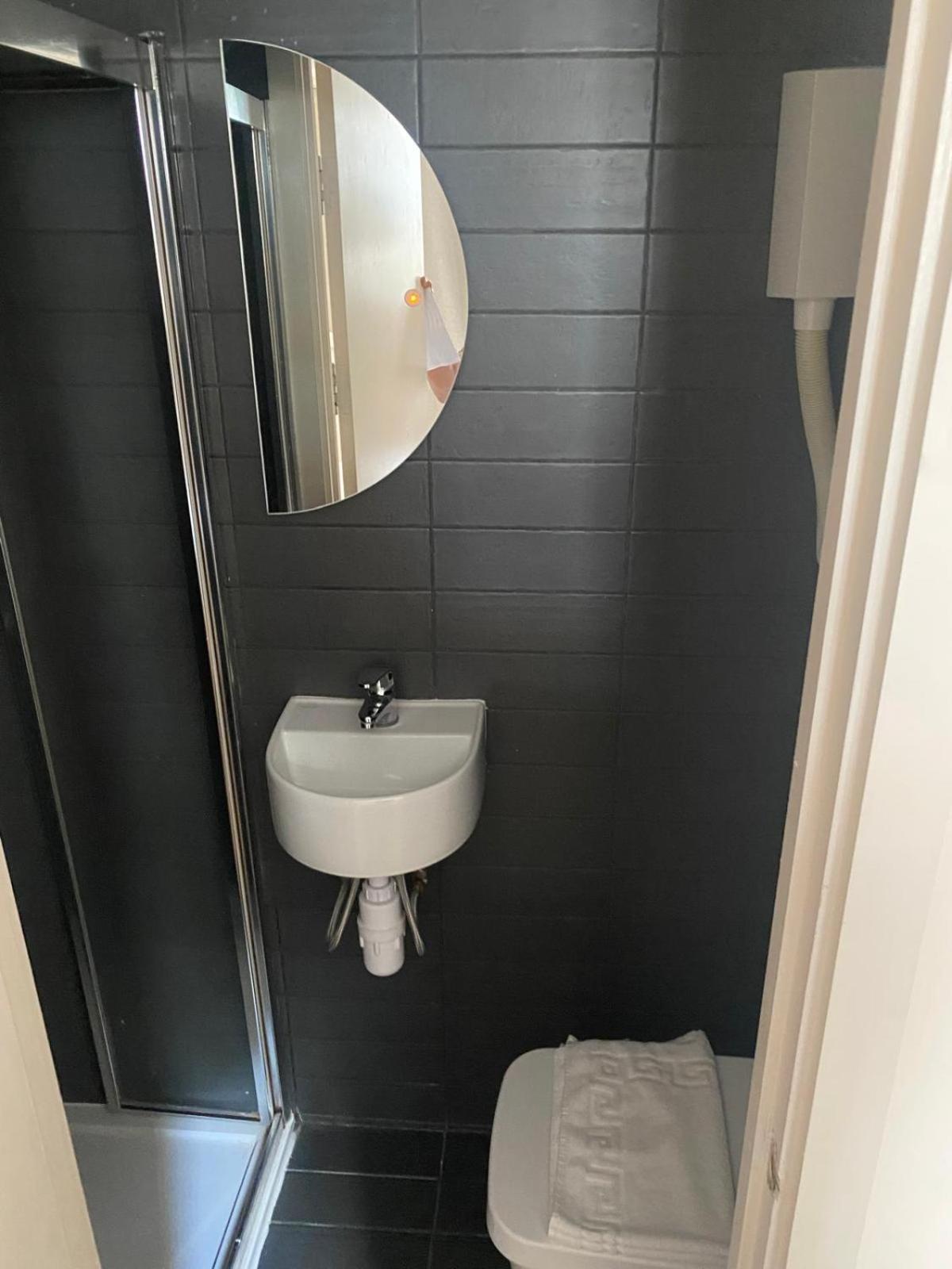 En Suite Single Room without window