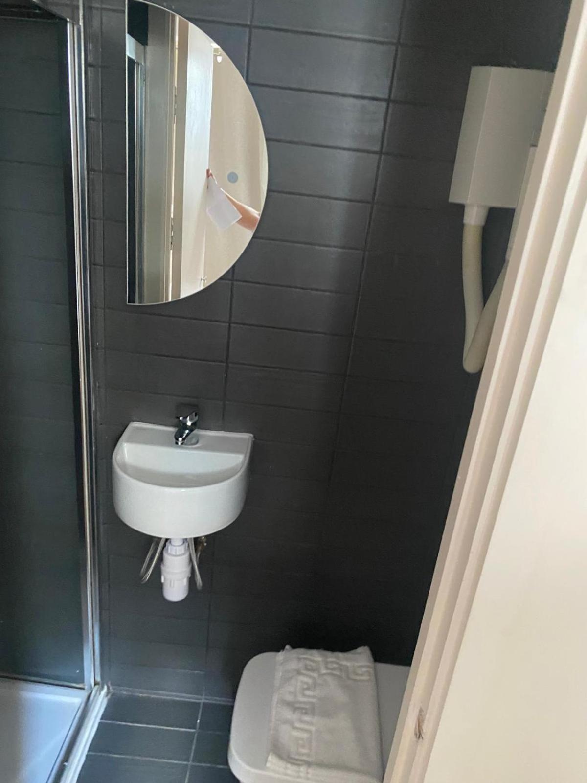 En Suite Single Room without window