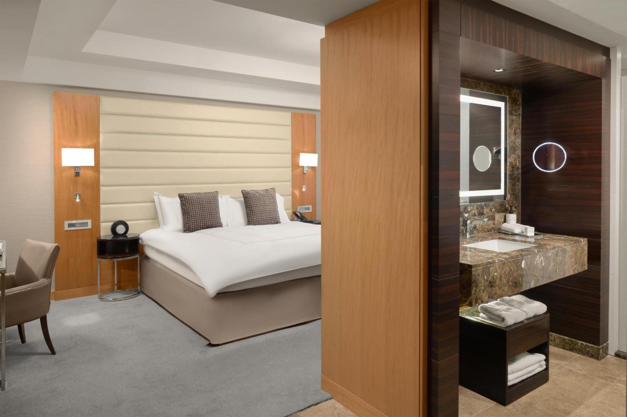 Executive King Room Lounge Access