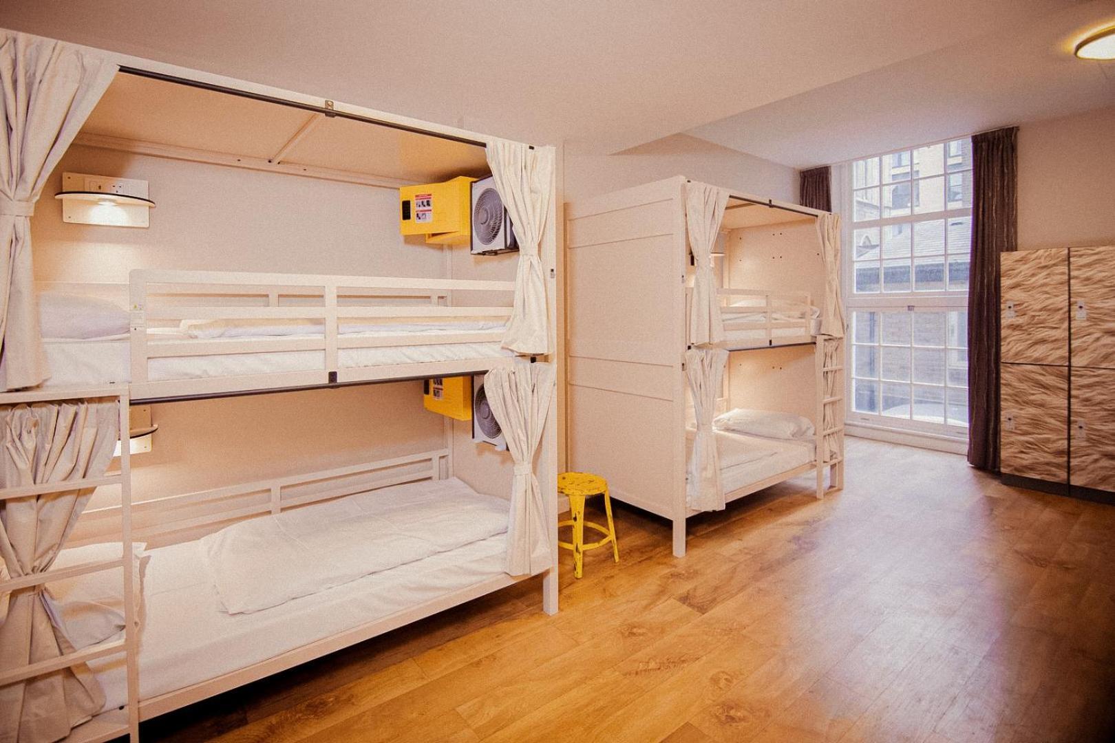 Bed in een Gemengde Slaapzaal met 6 Bedden