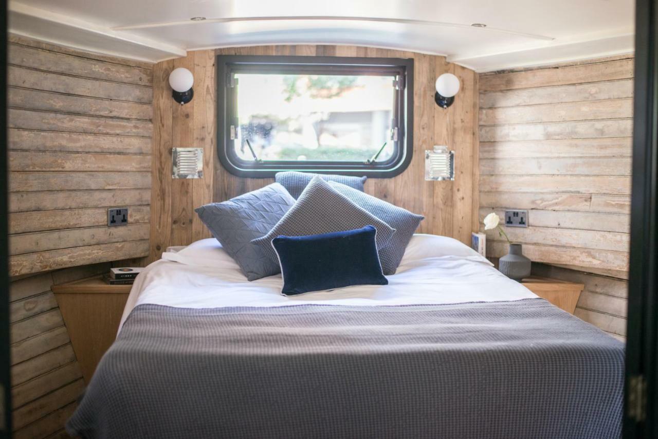 One-Cabin Boat